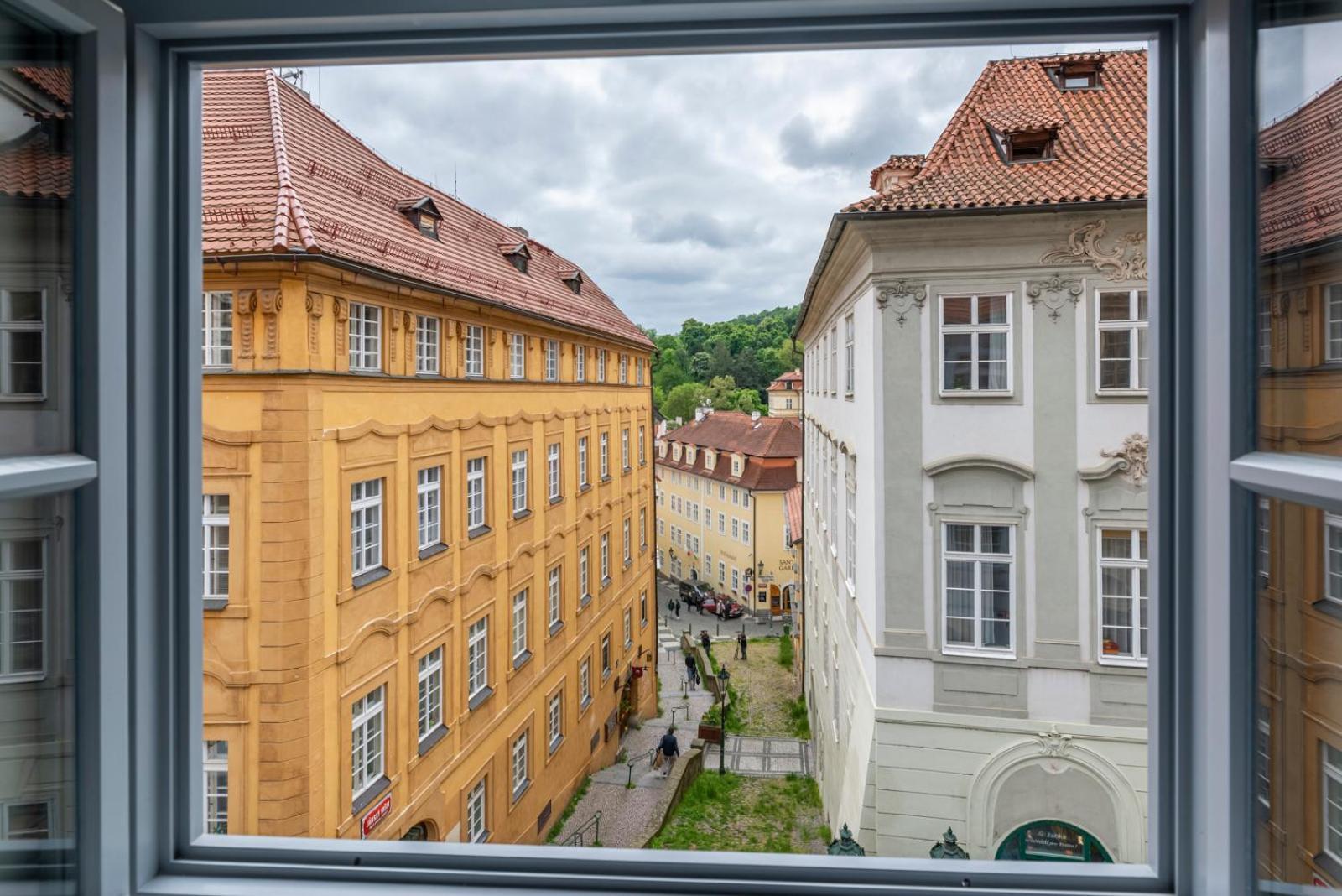 Primavera - Castle View * Praha